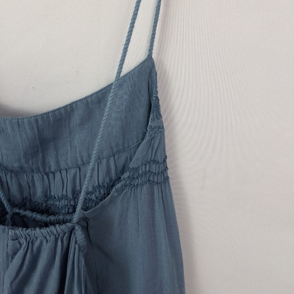 Women's Small embroderied dress - Picture 6 of 7